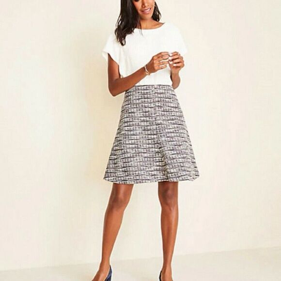 Ann Taylor Tweed Paneled Flared Skirt Size 4P - Picture 1 of 6